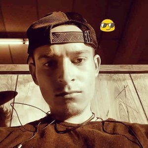 Meet your Posher, Isael castillo